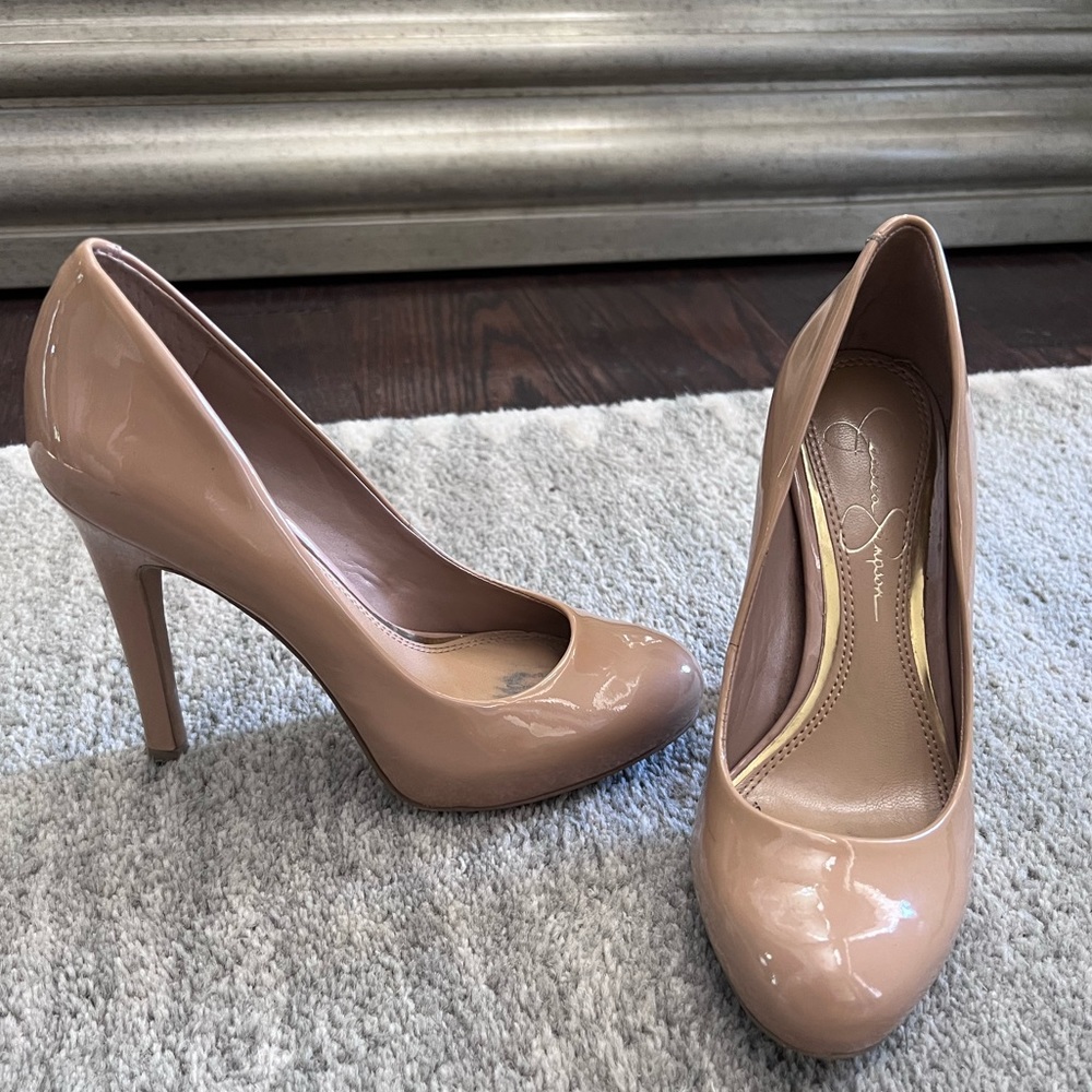 Jessica Simpson nude pumps